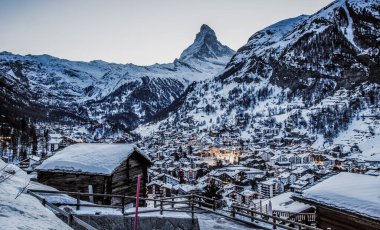 Zermatt 'tan Matterhorn zirvesine inanılmaz bir manzara