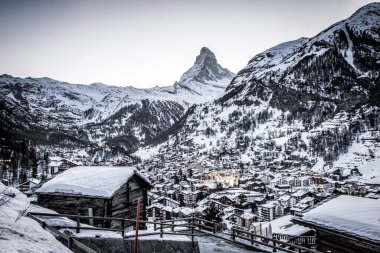 Zermatt 'tan Matterhorn zirvesine inanılmaz bir manzara