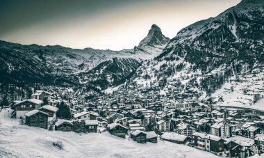 Zermatt 'tan Matterhorn zirvesine inanılmaz bir manzara