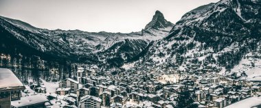 Zermatt 'tan Matterhorn zirvesine inanılmaz bir manzara