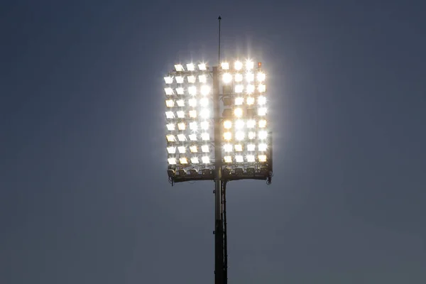 Stadionets Reflektor Mørkeblå Himmel – stockfoto