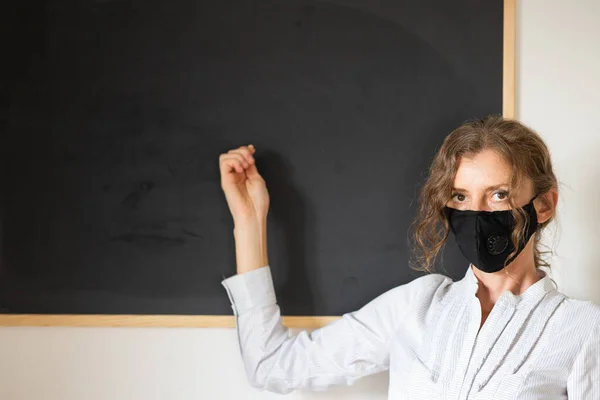 Lärare Med Medicinsk Mask Coronavirus — Stockfoto