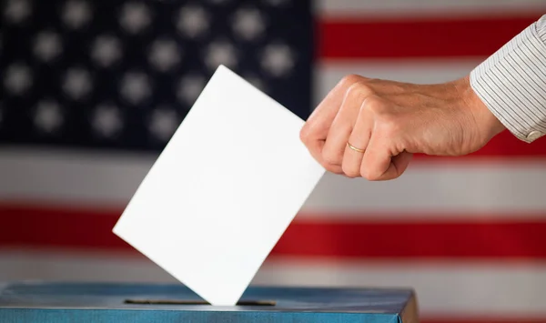アメリカの選挙 投票とアメリカの旗 — ストック写真