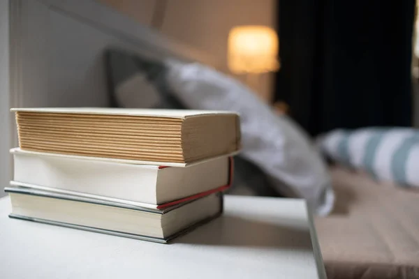 Boeken Slaapkamertafel Bij Bed — Stockfoto