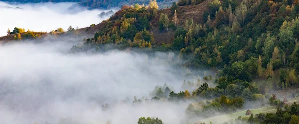 Falusi Románia Gyönyörű Köd Reggeli Táj Apuseni Hegyek — Stock Fotó