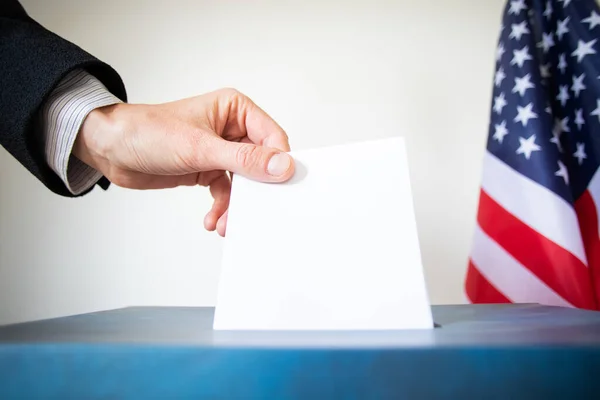 アメリカの選挙で投票を行い — ストック写真