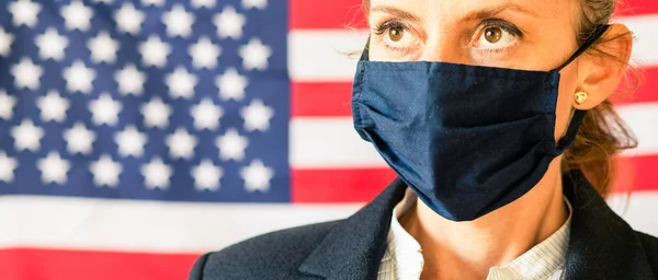 Mulher Usando Máscara Frente Das Eleições Bandeira Dos Eua Durante — Fotografia de Stock