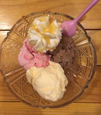 Dondurma lezzetli tatlı var