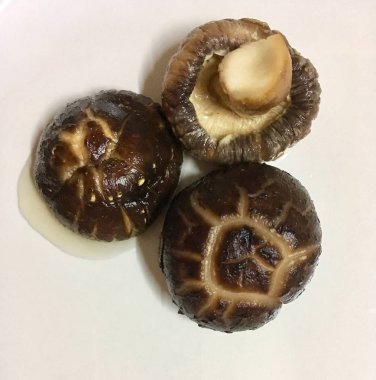 Shiitake Çin mantar türüdür 