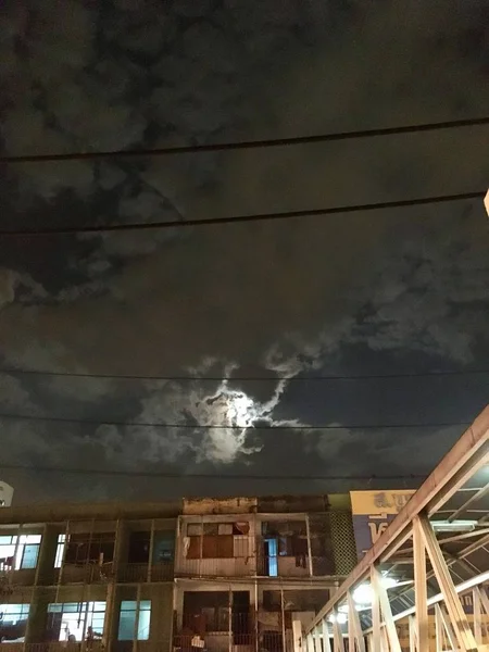 神秘的な夜空の月明かり — ストック写真