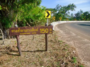 Etiket kamp alanına yaklaşık 150 metre going, Pha Taem milli parkı, Tayland