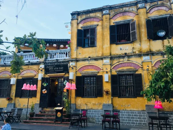 Mostaza Edificio Amarillo Hoi Una Antigua Ciudad Vietnam — Foto de Stock