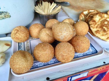 Sarı fasulyeli kızarmış un topu, çıtır çıtır Çin yemeği tarifi.