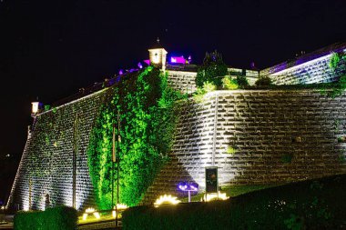 Castel ışık olay su kuyusu-varlık, keşif, şaşkınlık. Akşam üzeri glowenlightened cephe evleri ve sanat eserleri şehrin yeni, resmi olmayan bir ışık yanar Kronach başlar.