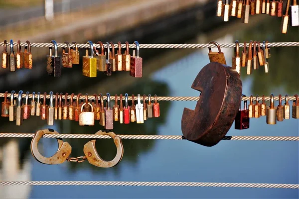 Love Lock Padlock Attached Bridges Grids According Custom Lovers Symbolically — Stock Photo, Image