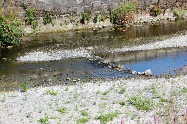 Yağmur gelmiyor. Bu neden Almanya nehre 2018.Water içinde kuru kadar istiyor tüm yaşam ve doğa yağmur olmadan temelidir.