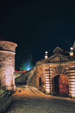 Burg (rosenberg), tower, su kuyusu-varlık, keşif, hayretle için ışık olayı. Akşam üzeri glowenlightened cephe evleri ve sanat eserleri şehrin yeni, resmi olmayan bir ışık yanar Kronach başlar.