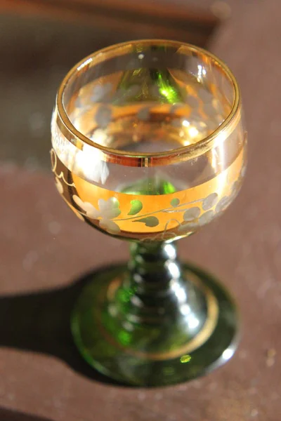 Close Old Wine Glass Gold Rim Retorstyle — Stock Photo, Image