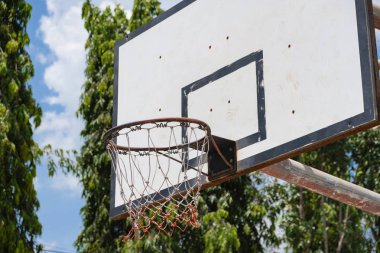 backboard ve mavi gökyüzü