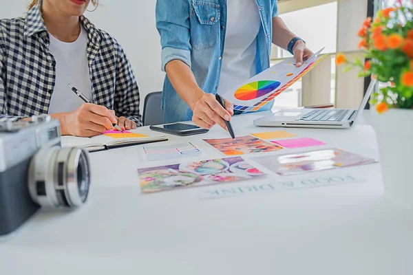 Asian Advertising Designer Creative Start Team Discussing Ideas Office — Stock Photo, Image