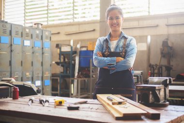 Doğrama Atölyesi işyerinde marangoz.