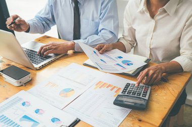 İş danışmanı mali rakamlar ilerleme Internal Revenue Service denetimi belge ifade eden analiz. Denetim kavramı