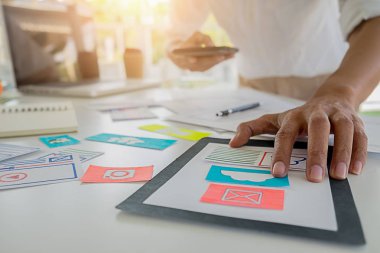 Uygulama planlaması ve şablon düzeni, cep telefonu için çerçeve geliştirme yaratıcı Web Tasarımcısı. Kullanıcı deneyimi (Ux) kavramı.