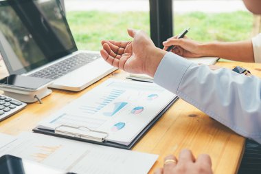 İş danışmanı mali rakamlar ilerleme Internal Revenue Service denetimi belge ifade eden analiz. Denetim kavramı