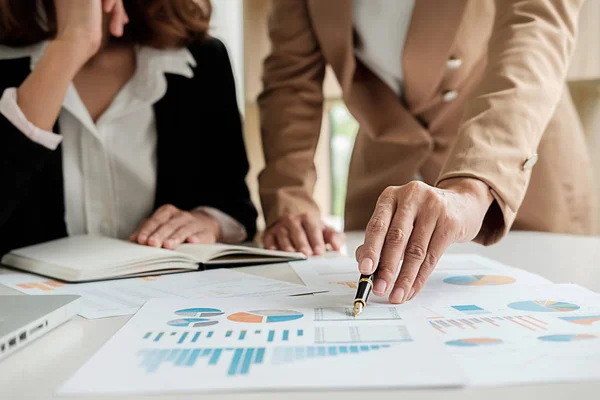 Hands Businessman Giving Coin Trees Growing Coin Banknote Business Growth — Stock Photo, Image