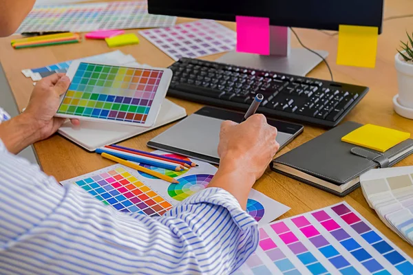 Graphic Design Color Swatches Tablet Desk Graphic Designer Drawing Something — Stock Photo, Image