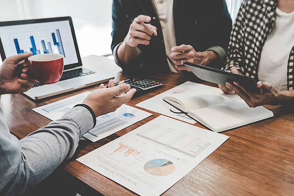 Konzept Des Jungen Unternehmens Das Seinem Café Arbeitet Und Laptop — Stockfoto