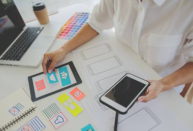 Uygulama planlaması ve şablon düzeni, cep telefonu için çerçeve geliştirme yaratıcı Web Tasarımcısı. Kullanıcı deneyimi (Ux) kavramı.