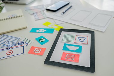 Uygulama planlaması ve şablon düzeni, cep telefonu için çerçeve geliştirme yaratıcı Web Tasarımcısı. Kullanıcı deneyimi (Ux) kavramı.