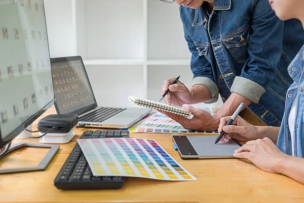 Graphic Design Color Swatches Tablet Desk Graphic Designer Drawing Something — Stock Photo, Image