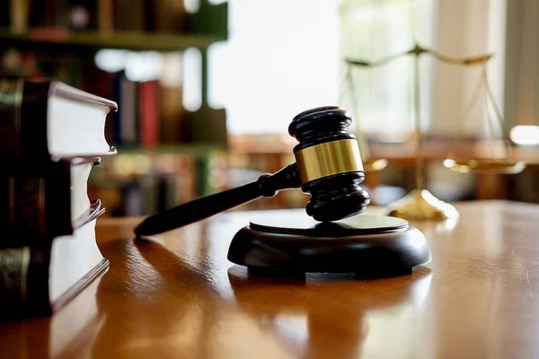 Суддя Дав Юристам Правосуддя Збори Юридичній Фірмі Задньому Плані Концепції — стокове фото