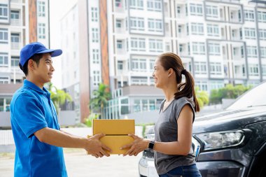 Sürücü koltuğu ambar dışında parsel ile Van sürüş teslimat