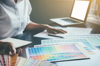 Mimar Mühendis Tasarımı Planlama Konsepti üzerinde çalışıyor. İnşaat Konsepti