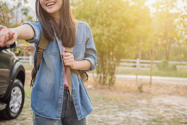 Hipster Hiker Young Man Woman Hiking Holiday Wild Adventure Hiking — Stock Photo, Image