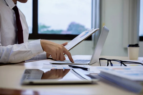 Administratör Business Man Finansiella Inspector Och Sekreterare Att Göra Rapporten — Stockfoto