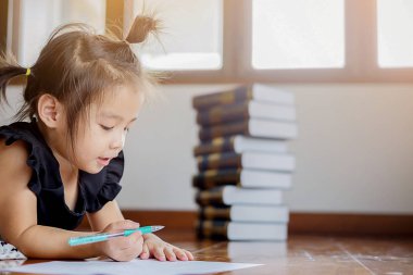 Okula dönüş! Çocuğun öğrenme ilham 