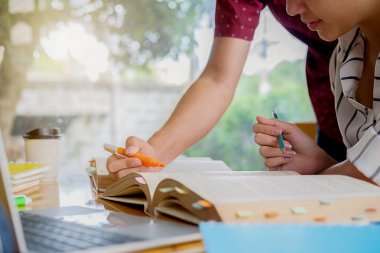 Eğitim kavramı. Öğrencilerin eğitim ve kampüs co beyin fırtınası