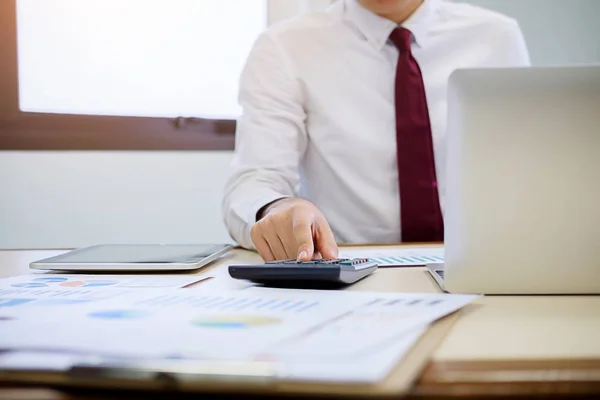 Concepto Negocio Gente Negocios Discutiendo Los Gráficos Gráficos Que Muestran —  Fotos de Stock