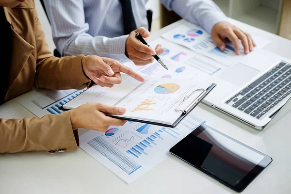 Business Concept Business People Discussing Charts Graphs Showing Results Successful — Stock Photo, Image