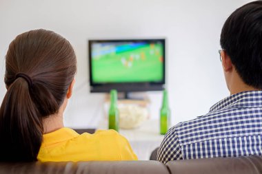 İnsanlar futbol seyretmek. Asya Futbol taraftarları futbol o izlerken