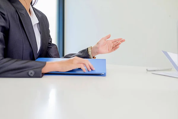 Interview  about to sign a legal document which would be a bindi — Stock Photo, Image