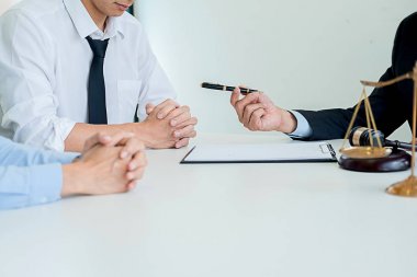 Tokmak ile karar vermek, marri müzakeresi adalet avukat yargıç