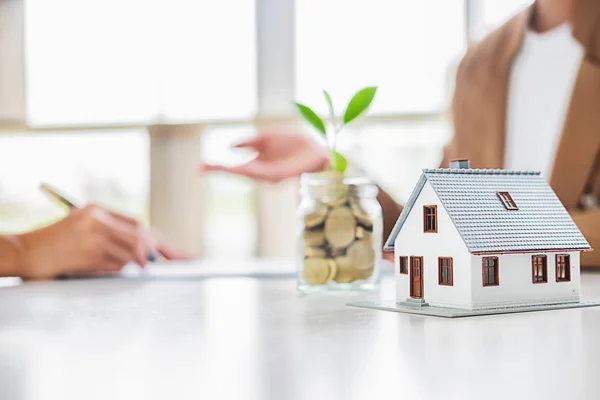 Geld Besparen Toekomst Huis Eigendom Investeren — Stockfoto