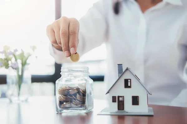 Spara Pengar För Att Investera Hus Eller Fastighet Framtiden Affärs — Stockfoto