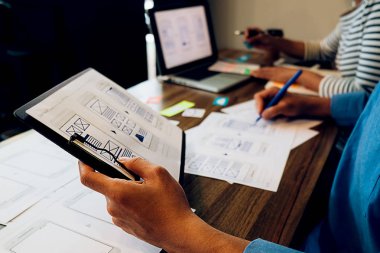 Yaratıcı Web Tasarımcısı planlama uygulaması ve templa geliştirme