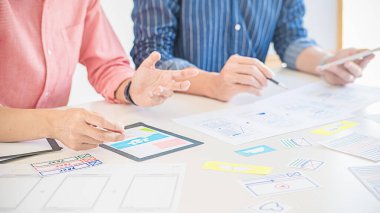 Uygulama planlaması ve şablon düzeni, cep telefonu için çerçeve geliştirme yaratıcı Web Tasarımcısı. Kullanıcı deneyimi (Ux) kavramı.